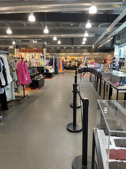 Outlet Mall, Magasin de Vêtements à Villefontaine