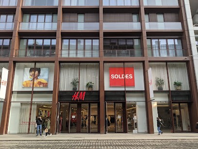 H&M, Magasin de Vêtements à Strasbourg
