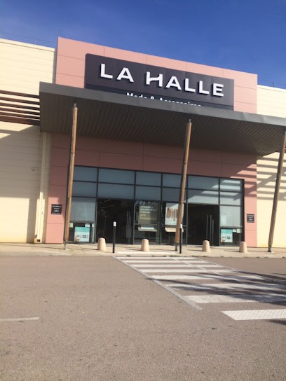 Halle Fashion And Accessories, Magasin de Vêtements à Rivesaltes