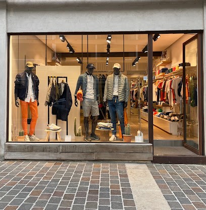 Sixième Sens Homme Beach, Magasin de Vêtements à Sainte-Maxime