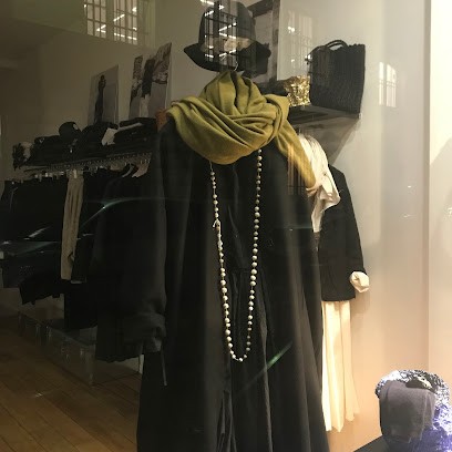 Manuelle Guibal, Magasin de Vêtements à Paris 07