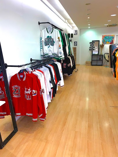 One Street, Magasin de Vêtements à Neufchâteau