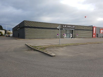 Halle Shoes & Leather Goods, Magasin de Vêtements à L'Arbresle