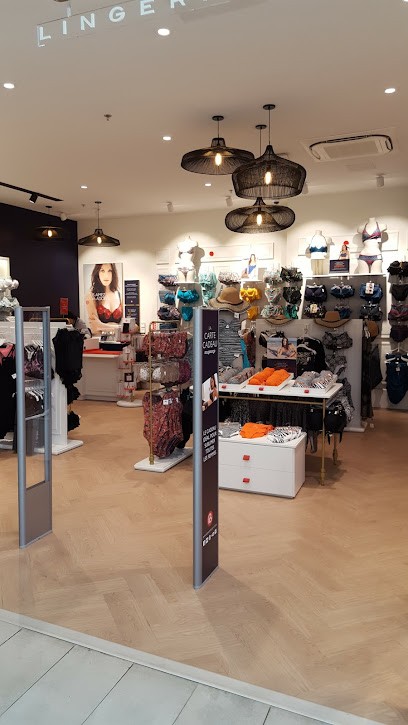 Cache Cache, Magasin de Vêtements à Marzy