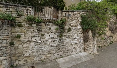 Gestion Pierre Cardin, Magasin de Vêtements à Lacoste