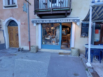 Un Air De Famille, Magasin de Vêtements à La Salle-les-Alpes