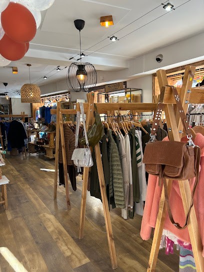 Maison Inès, Magasin de Vêtements à Saint-Cyr-sur-Mer