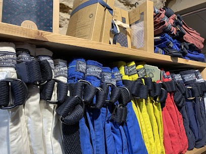 L’HOMME et LE VESTIAIRE, Magasin de Vêtements à Lourmarin