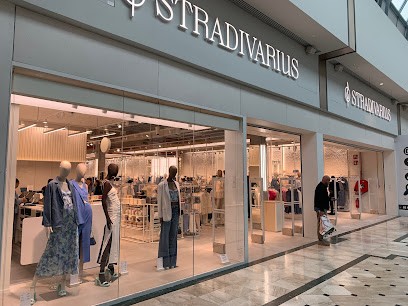 Stradivarius, Magasin de Vêtements à Serris