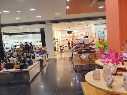 Maje Galeries Lafayette - Toulouse, Magasin de Vêtements à Toulouse