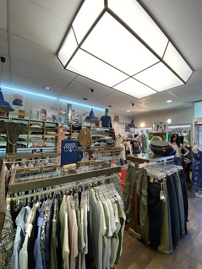 Américan Industries, Magasin de Vêtements à Royan