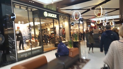 AIGLE Parly2 Store, Magasin de Vêtements au Chesnay