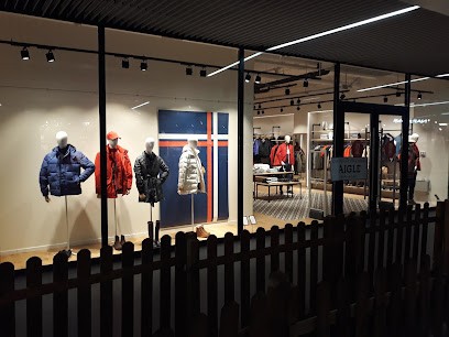 Outlet Aigle One Nation, Magasin de Vêtements aux Clayes-sous-Bois