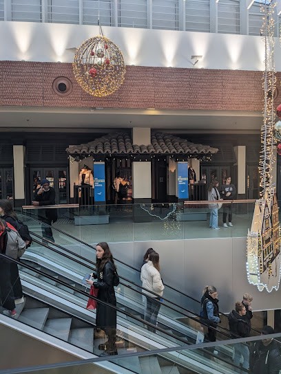Hollister Co., Magasin de Vêtements à Strasbourg
