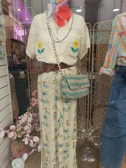 Pimpante Magasin De Vêtements à Pantin