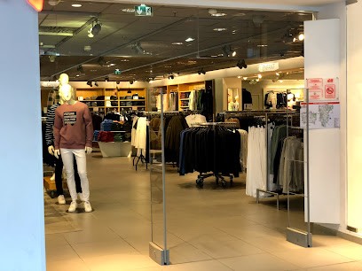 H&M, Magasin de Vêtements à Paris 15
