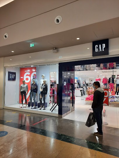 Gap, Magasin de Vêtements à Serris