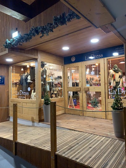La Dress Concept Store Prêt-à-porter Accessoires & Décoration, Magasin de Vêtements à Montvalezan