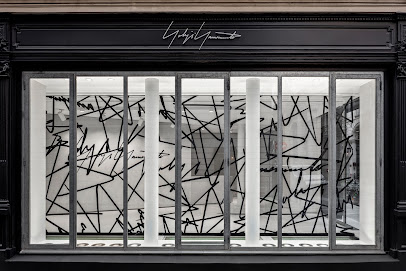 Yohji Yamamoto Magasin De Vêtements à Paris 01