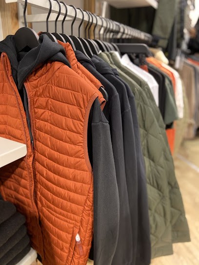 Le QG, Magasin de Vêtements à Villars