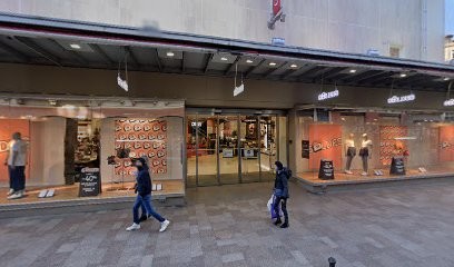 BOSS Shoes & Accessories Shop, Magasin de Vêtements à Toulouse