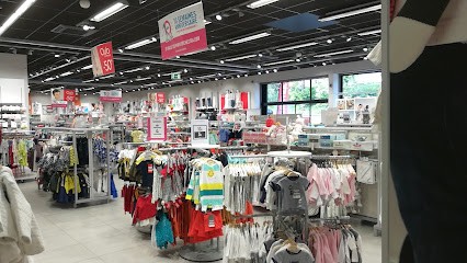 Orchestra L'ETRAT, Magasin de Vêtements à L'Étrat