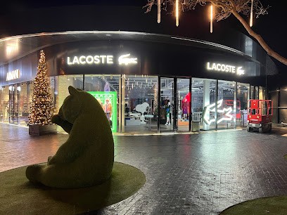 Lacoste, Magasin de Vêtements à Villefontaine
