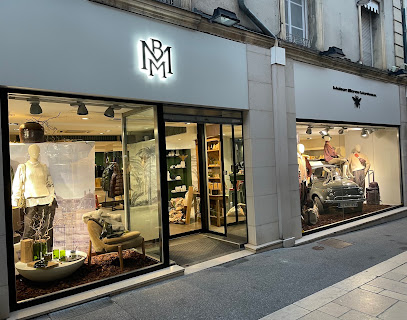 Maison Blancs Manteaux Magasin De Vêtements à Mâcon