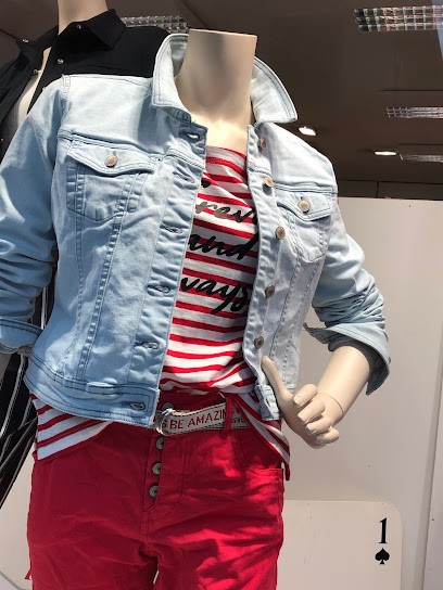 Hess Vêtements (SA), Magasin de Vêtements à Reichshoffen