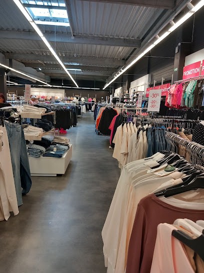 C&A, Magasin de Vêtements à Saint-Maur