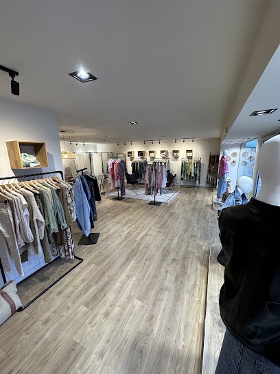 Mood Shop, Magasin de Vêtements à Brie