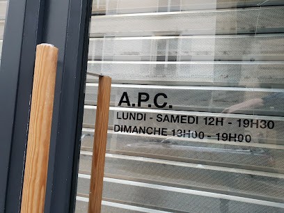 A P C, Magasin de Vêtements à Paris 18