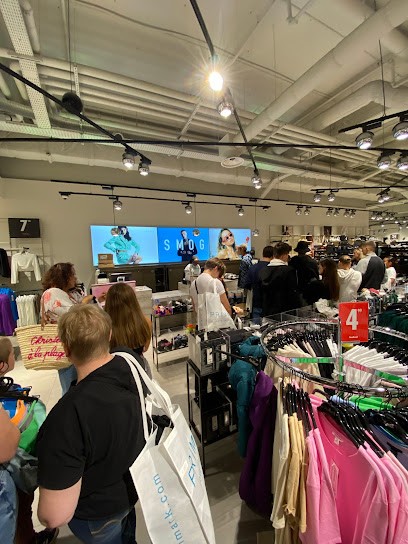 NEW YORKER, Magasin de Vêtements à Metz