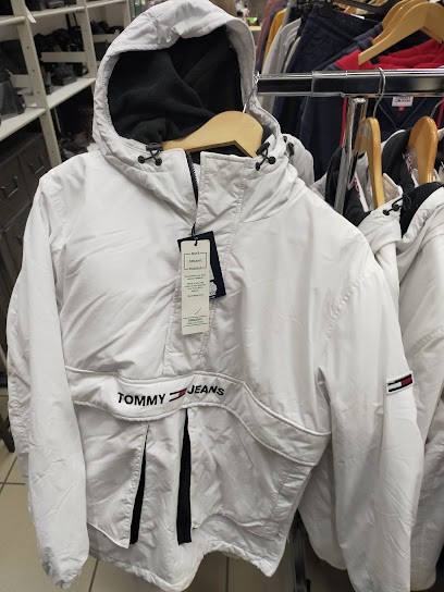 Wanted Shoes & Fashion, Magasin de Vêtements à Thyez