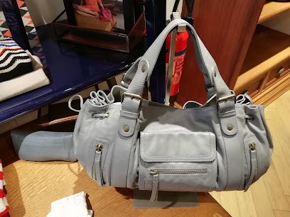 Gerard Darel, Magasin de Vêtements à Versailles