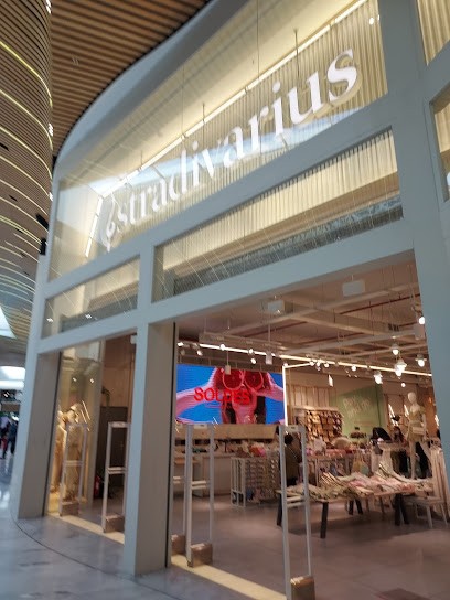 Stradivarius, Magasin de Vêtements à Roissy-en-France
