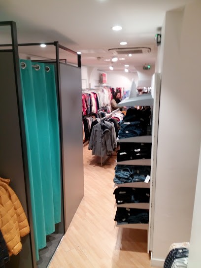 Cache Cache, Magasin de Vêtements à Mende