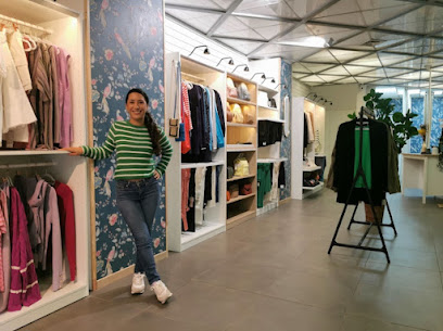 Courbes Magasin De Vêtements à Auch
