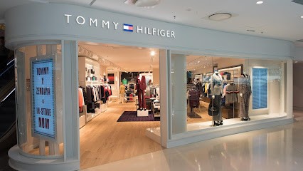 Tommy Hilfiger, Magasin de Vêtements à Paris 15