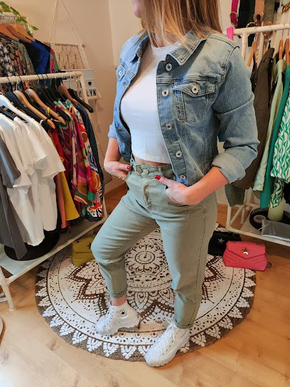 Dress'in Marilyn boutique, Magasin de Vêtements à La Balme-de-Sillingy