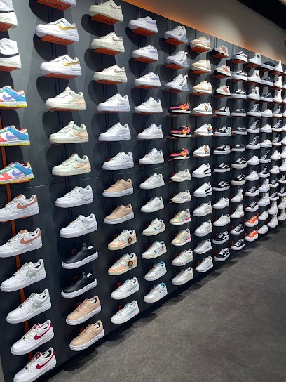 SNIPES, Magasin de Vêtements à Saint-Jean-Bonnefonds