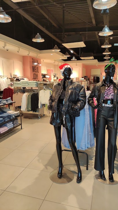 Tally Weijl, Magasin de Vêtements à Houssen