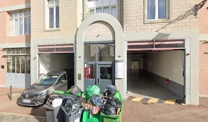 Yoshi Kondo, Magasin de Vêtements à Paris 20