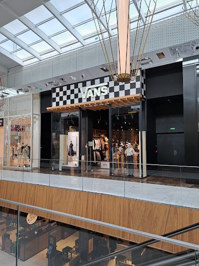 Vans, Magasin de Vêtements à Lieusaint