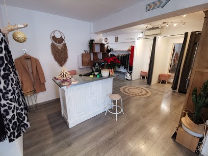 Boutique Le Dressing De Val (prêt à Porter Femmes), Magasin de Vêtements à Sausset-les-Pins