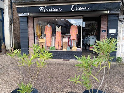 Monsieur Étienne, Magasin de Vêtements à Martel