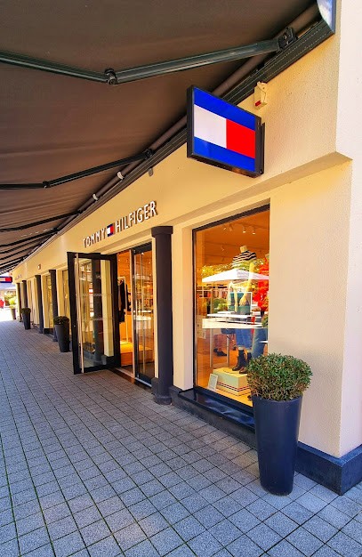 Tommy Hilfiger, Magasin de Vêtements à Roppenheim