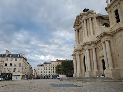 Dépôt Vente N° 9 place St Louis, Magasin de Vêtements à Versailles