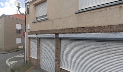 Presse et costume de carnaval à Grand-Fort-Philippe dans le Nord, Magasin de Vêtements à Grand-Fort-Philippe