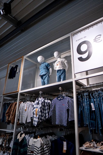 Store Kiabi St Maximin Ste Baume, Magasin de Vêtements à Saint-Maximin-la-Sainte-Baume